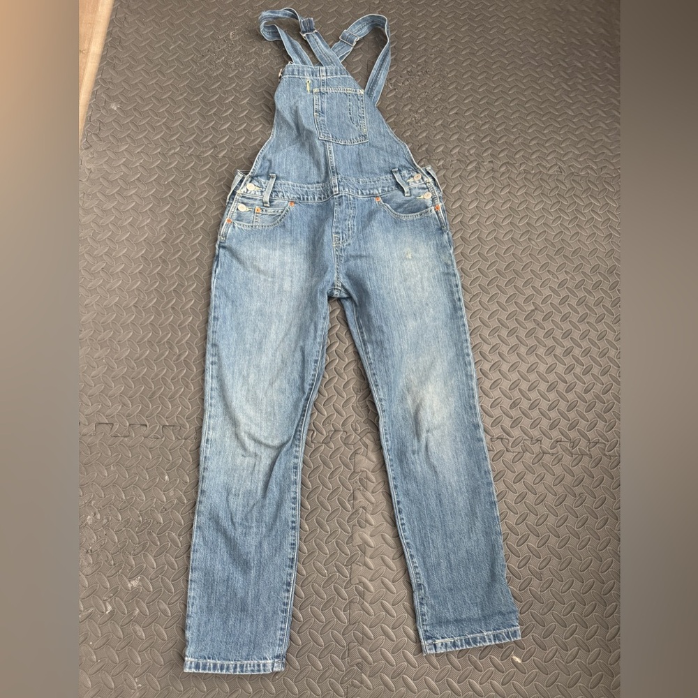 Like new- Levi's Classic Blue Denim Jeans